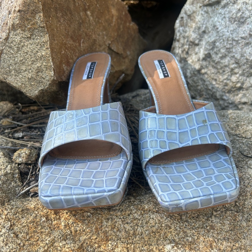 Light Blue Crocodile Pattern Slide Sandals